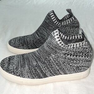 NWOT Mossimo Supply Co. Gray Knit Slip-On Woman’s Sneakers Size 7 1/2